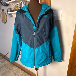 Women's The North Face Jacket size medium Full Dual Zipper Dry Vent NF0A2SVK aqu